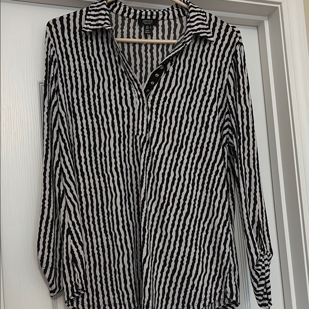 Jones New York Black and White Ribbed Button Down Shirt